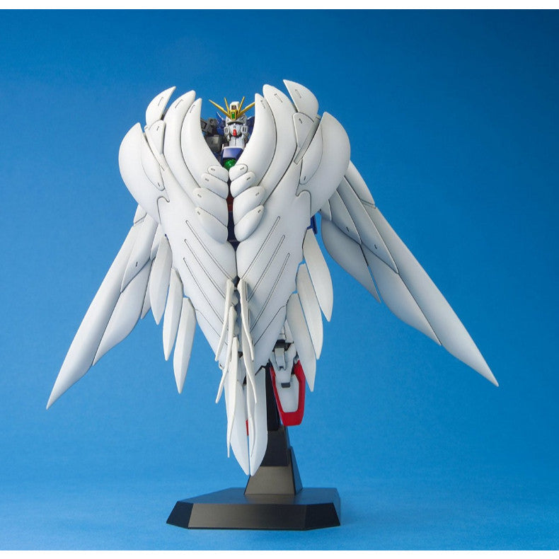 Bandai MG 1/100 Wing Gundam Zero Custom