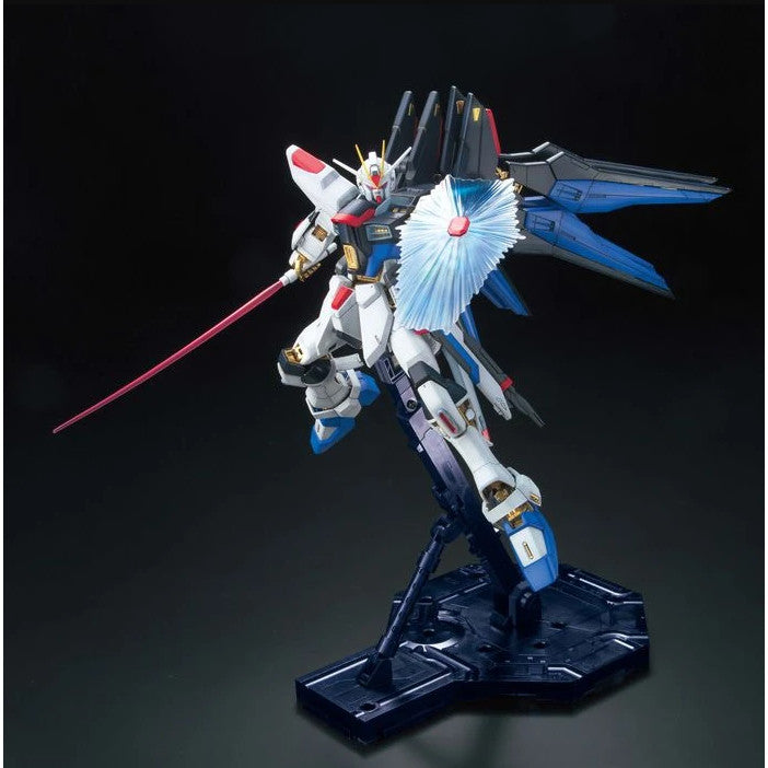 Bandai MG 1/100 Strike Freedom Gundam Full Burst Mode