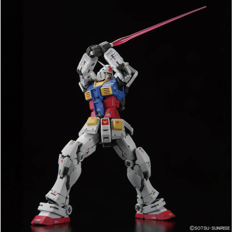 Bandai RG 1/144 40 RX-78-2 Gundam Ver. 2.0